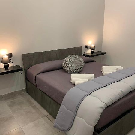 Miris Apartment Fast Comfortable Naples Airport Capodichino 25 Minutes Walk Self Check-In Exteriör bild