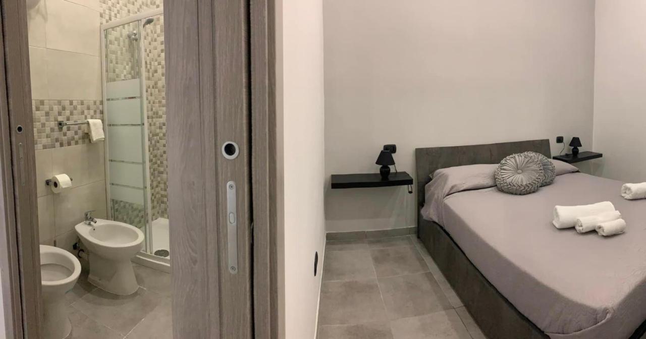 Miris Apartment Fast Comfortable Naples Airport Capodichino 25 Minutes Walk Self Check-In Exteriör bild