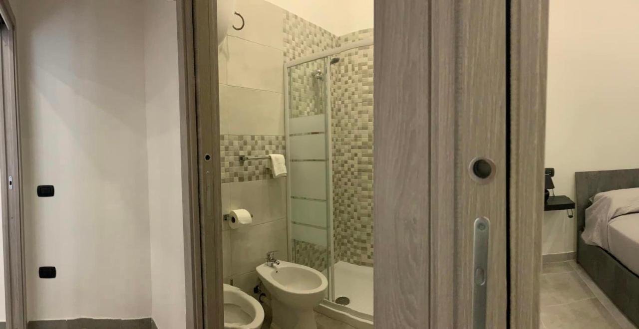 Miris Apartment Fast Comfortable Naples Airport Capodichino 25 Minutes Walk Self Check-In Exteriör bild