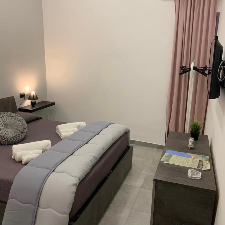 Miris Apartment Fast Comfortable Naples Airport Capodichino 25 Minutes Walk Self Check-In Exteriör bild