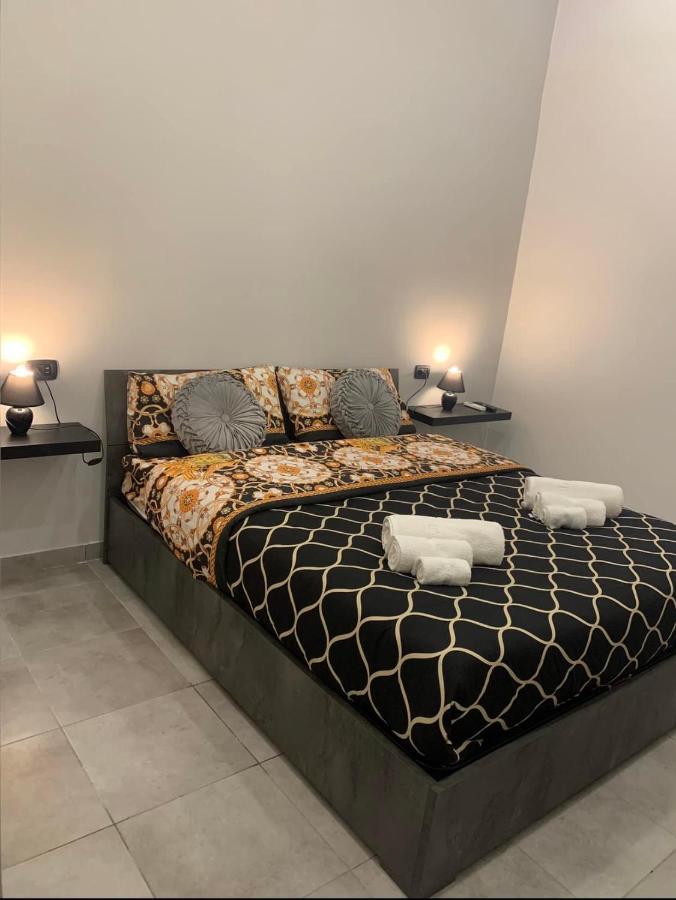 Miris Apartment Fast Comfortable Naples Airport Capodichino 25 Minutes Walk Self Check-In Exteriör bild